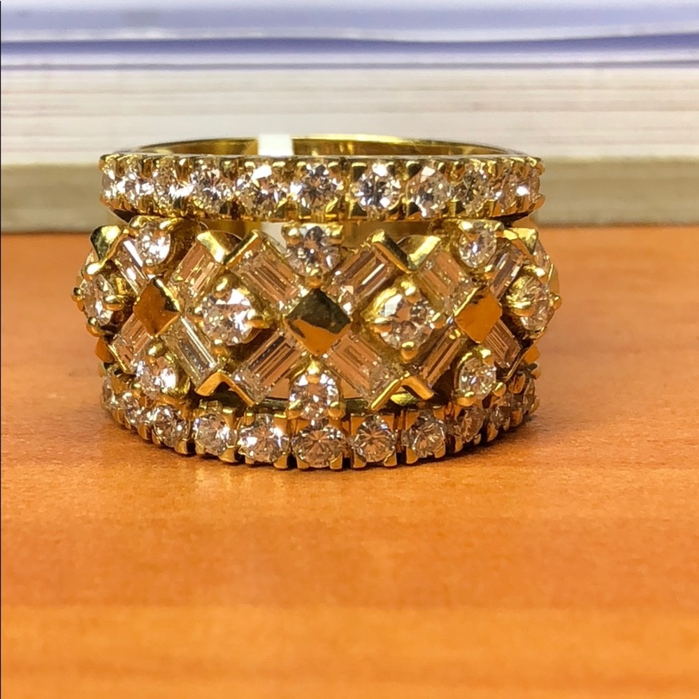 18kt Yellow Gold Diamond Ring